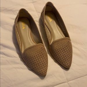 Tan Pointed Flats